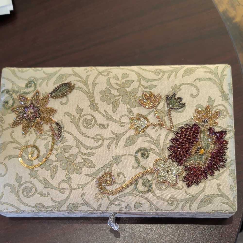Elegant Floral Embroidered Stationary Box - Picture 1 of 8
